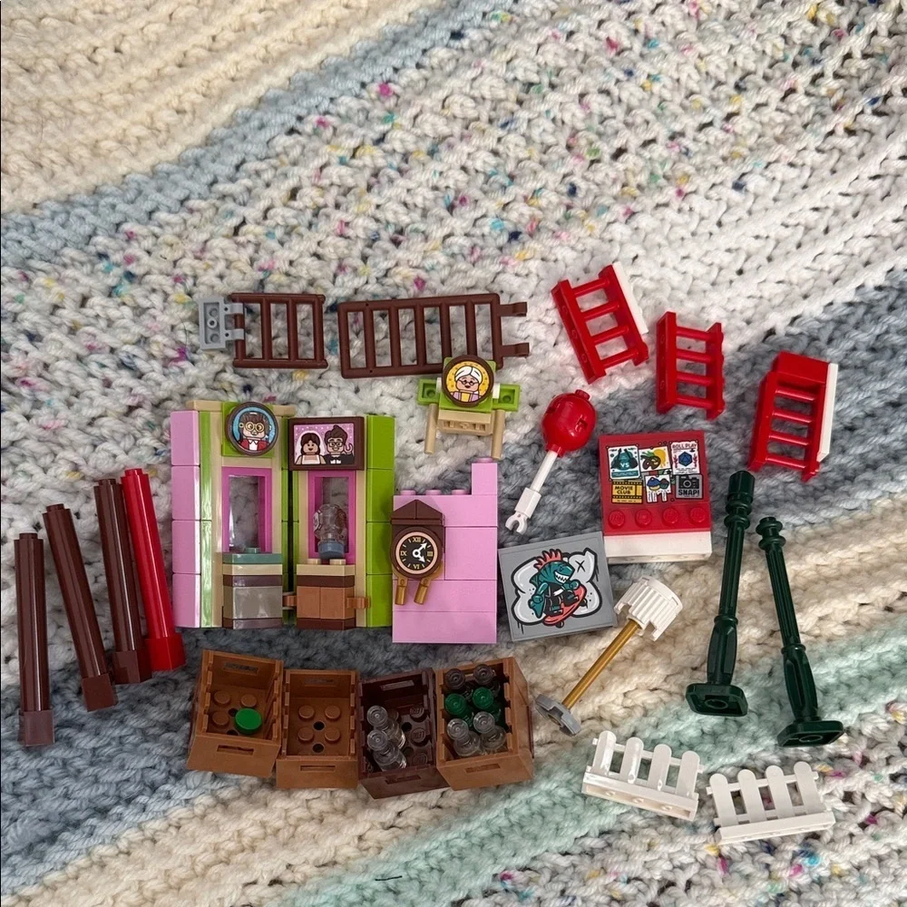 Lego Pink and Green Building Set with Accessories lot decor fence crates
